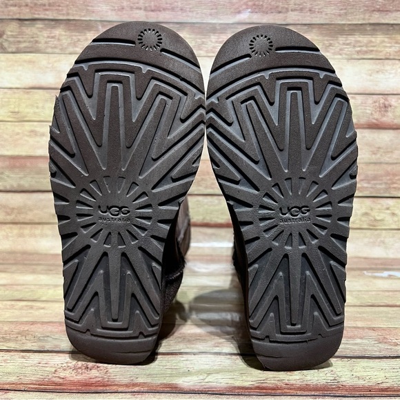 Ugg Brown Tripple Button Bailey Boots - Picture 8 of 11
